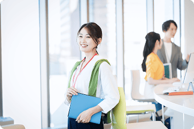 働く女性の写真